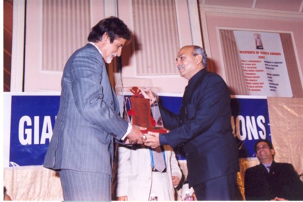 Giants Award by Sri.Amitab Bachhan-2004